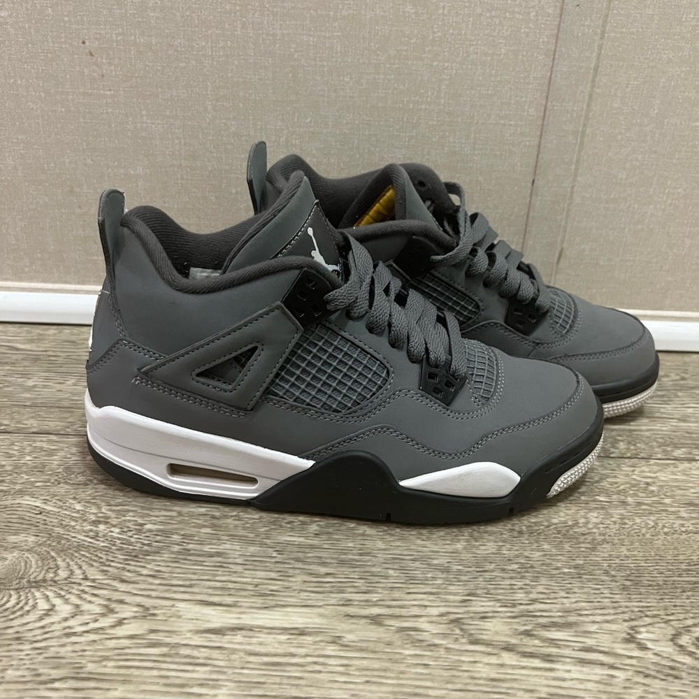 Air Jordan 4 Retro🤍🤍🤍